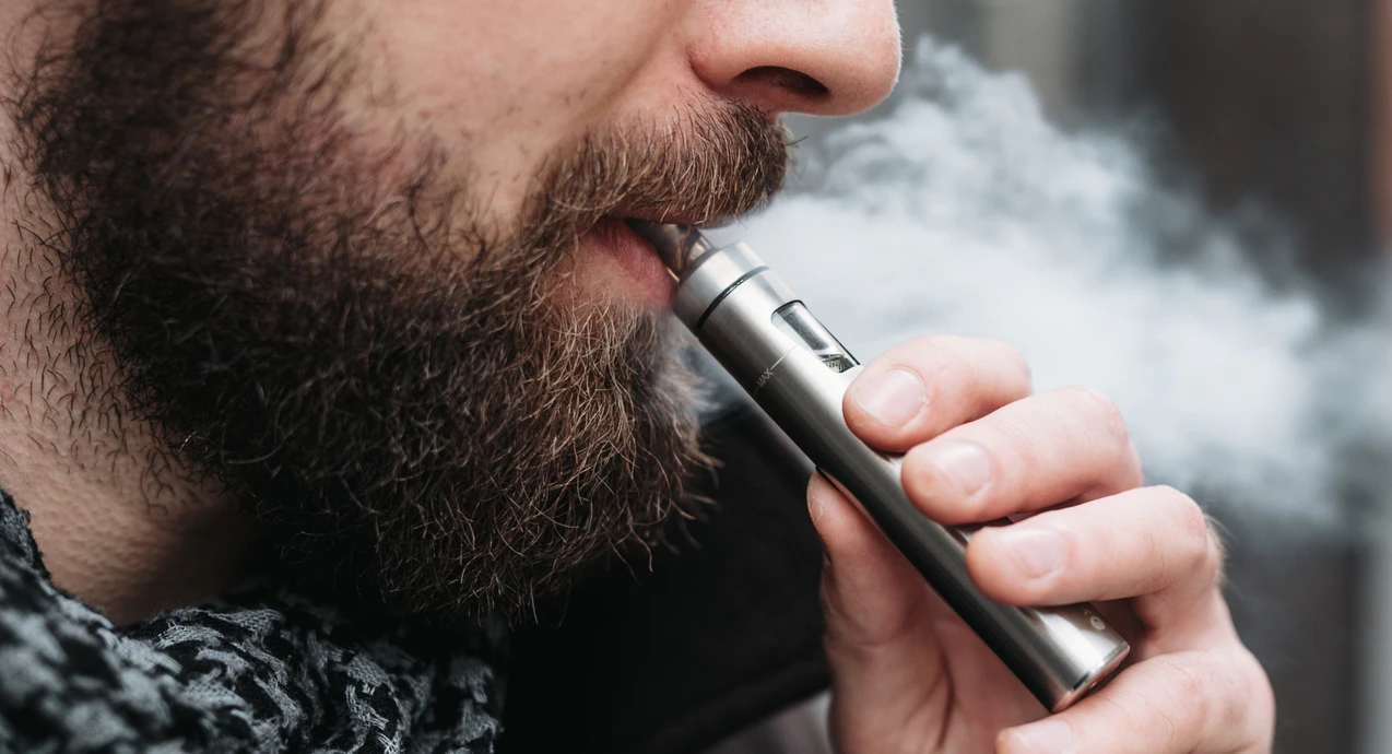 vape rauch Vape Rauchen Im Auto Gerichtsurteil: E-Zigarette am Steuer fällt unter  Handyverbot main image 1
