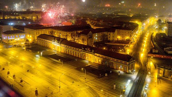 Über Potsdam steigt in der Silvesternacht 2019 Feuerwerk in den Nachthimmel auf., © Kurt Meyer/dpa