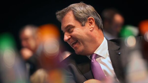CSU-Vorsitzender und bayerischer Ministerpräsident Markus Söder sitzt beim Parteitag im Plenum., © Karl-Josef Hildenbrand/dpa