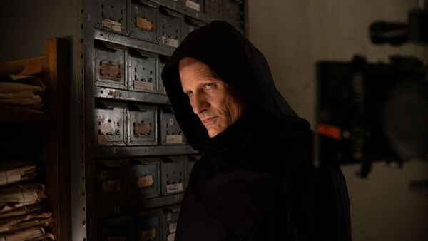 Viggo Mortensen als Saul Tenser in einer Szene des Films «Crimes Of The Future»., © Nikos Nikolopoulos/Weltkino/dpa