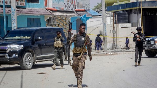 Patrouillierende Sicherheitskräfte in Mogadischu., © Farah Abdi Warsameh/AP/dpa/Archiv