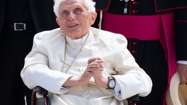Der emeritierte Papst Benedikt XVI.., © Sven Hoppe/dpa-Pool/dpa