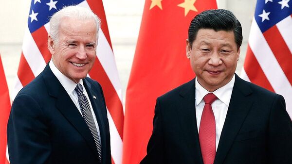 Chinas Präsident Xi Jinping hat Joe Biden 2013 in Peking empfangen. Damals war Biden noch Vize-Präsident der USA. Nun wollen sich die Staatsoberhäupter erstmals als Präsidenten treffen., © Lintao Zhang/GETTY IMAGES POOL via epa/dpa