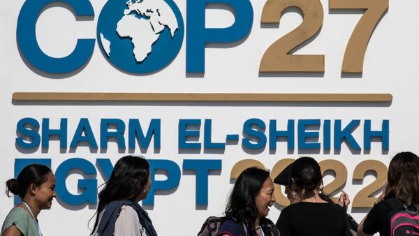 Das Logo des UN-Klimagipfels COP27 im International Convention Center im Badeort Scharm el Scheich., © Gehad Hamdy/dpa