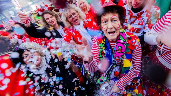 Am 11.11. um 11:11 Uhr startete Köln in die neue Karnevalssession., © Rolf Vennenbernd/dpa