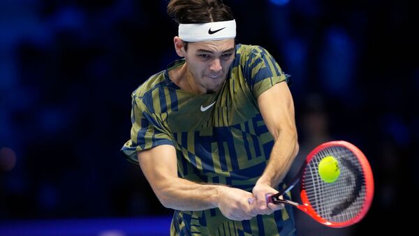 Taylor Fritz setzte sich in zwei Sätzen gegen Rafael Nadal durch., © Antonio Calanni/AP/dpa
