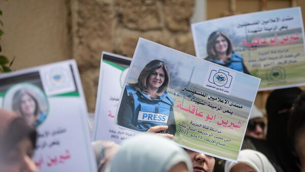 Vielerorts hat der Tod von Reporterin Schirin Abu Akle für Entsetzen gesorgt - war es Mord?, © Mohammed Talatene/dpa