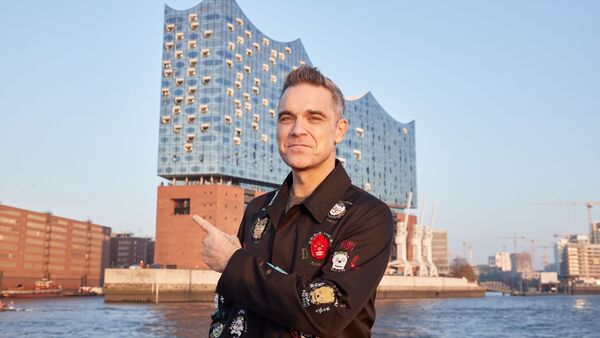 Robbie Williams gibt anlässlich der Feier seiner 25-jährigen Solo-Karriere ein Konzert in der Elbphilharmonie., © Georg Wendt/dpa
