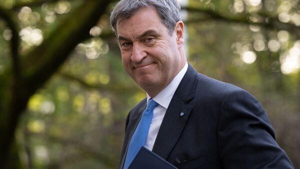 Markus Söder (CSU), Ministerpräsident von Bayern, lächelt., © Sven Hoppe/dpa/Archivbild